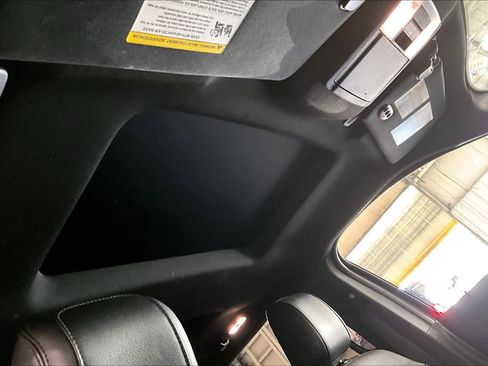 Used 2018 Ford Explorer XLT w/ Equipment Group 202A image 13