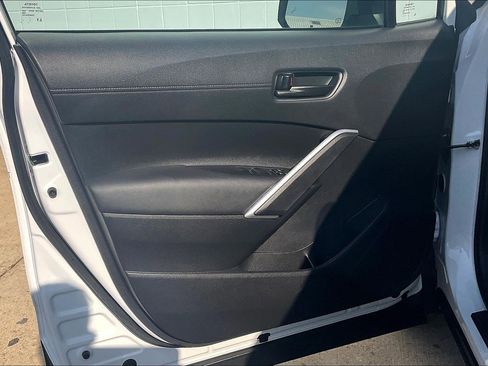 Used 2022 Toyota Corolla Cross LE image 27