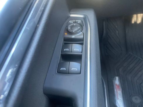 Used 2025 Chevrolet Silverado 1500 LT Trail Boss w/ Convenience Package II AWD/4WD image 33