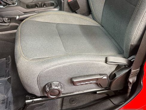 Used 2025 Jeep Wrangler Unlimited Sahara image 8