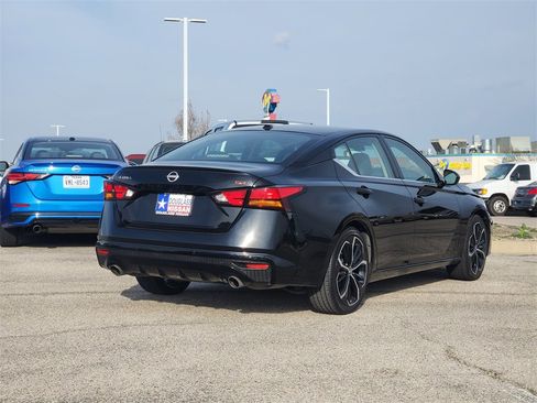 Used 2023 Nissan Altima 2.5 SR image 3