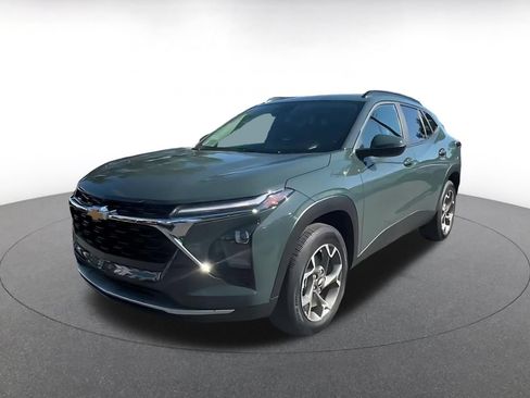 Used 2025 Chevrolet Trax LT FWD image 6