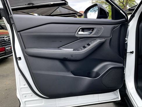 New 2026 Nissan Rogue Platinum image 10