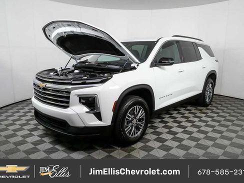 Certified 2025 Chevrolet Traverse LT FWD image 5