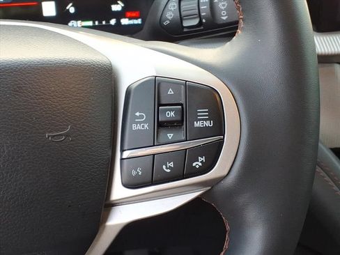 Used 2025 Ford Explorer Active w/ Active Comfort Package RWD image 13