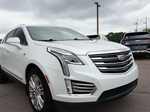 Used 2017 Cadillac XT5 Premium Luxury FWD image 7