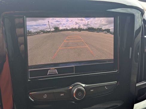 Used 2022 Chevrolet Traverse LS FWD image 24