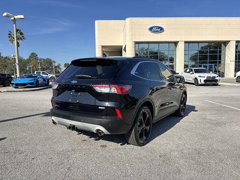 Certified 2020 Ford Escape Titanium image 3