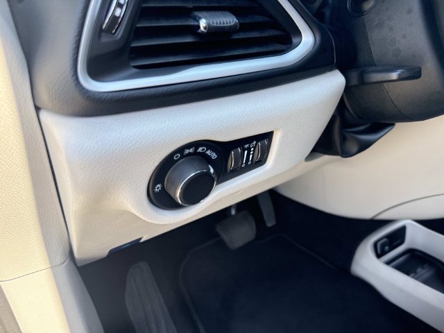 Used 2023 Chrysler Voyager LX FWD image 21