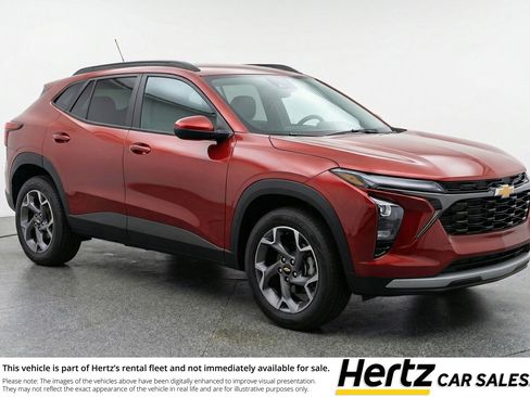 Used 2025 Chevrolet Trax LT w/ LT Convenience Package image 1