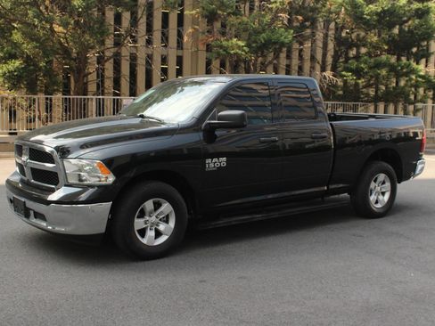 Used 2020 RAM 1500 Tradesman w/ Chrome Plus Package RWD image 12