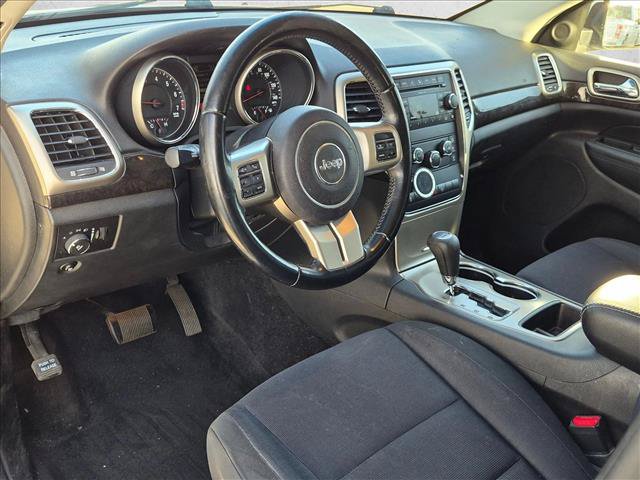 Used 2011 Jeep Grand Cherokee Laredo w/ Security & Convenience Group AWD/4WD image 9