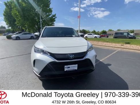 Used 2021 Toyota Venza LE AWD/4WD image 4