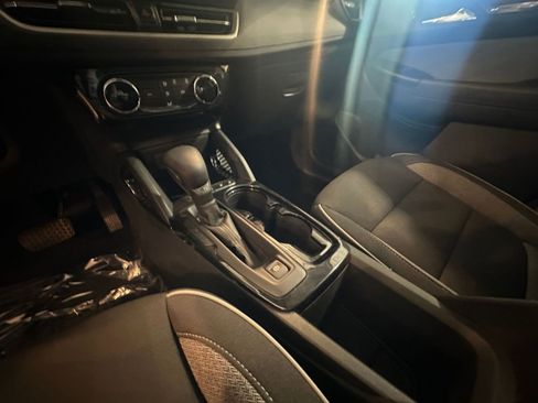 Used 2025 Chevrolet TrailBlazer LT image 39