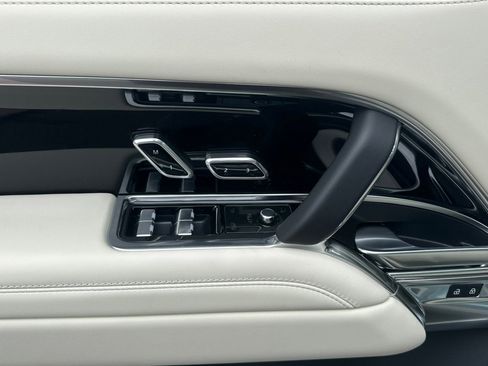New 2026 Land Rover Range Rover SE image 14