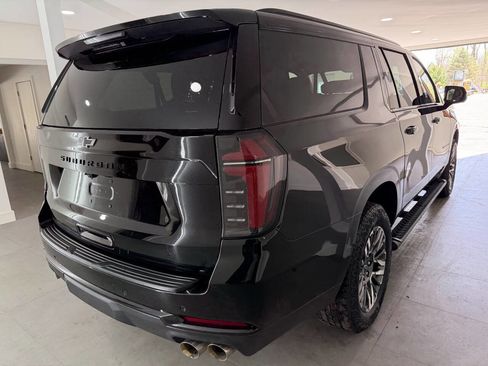 Used 2025 Chevrolet Suburban Z71 image 9
