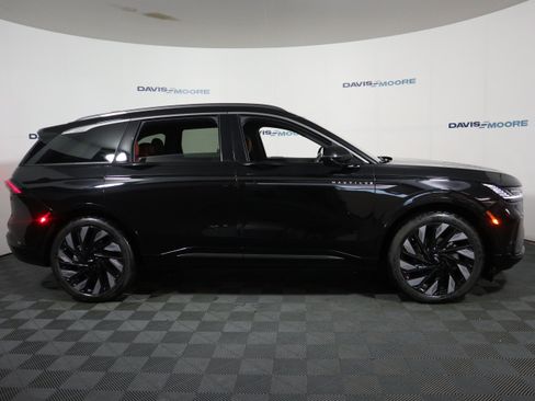 Used 2024 Lincoln Nautilus Black Label w/ Jet Appearance Package (87T) AWD/4WD image 4