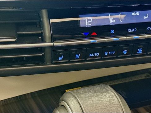 Used 2021 Toyota Sienna Platinum image 20