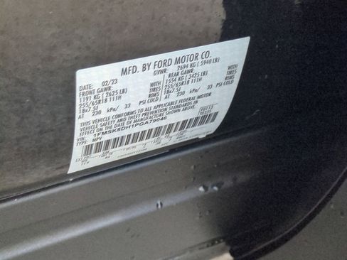 Used 2023 Ford Explorer XLT image 36