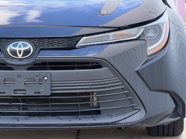 Used 2025 Toyota Corolla LE FWD image 9