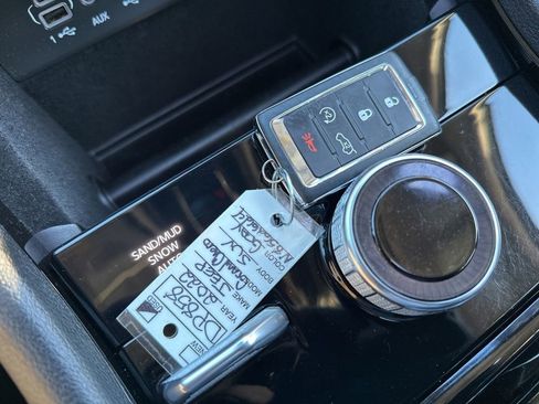 Used 2022 Jeep Grand Cherokee L Limited image 33