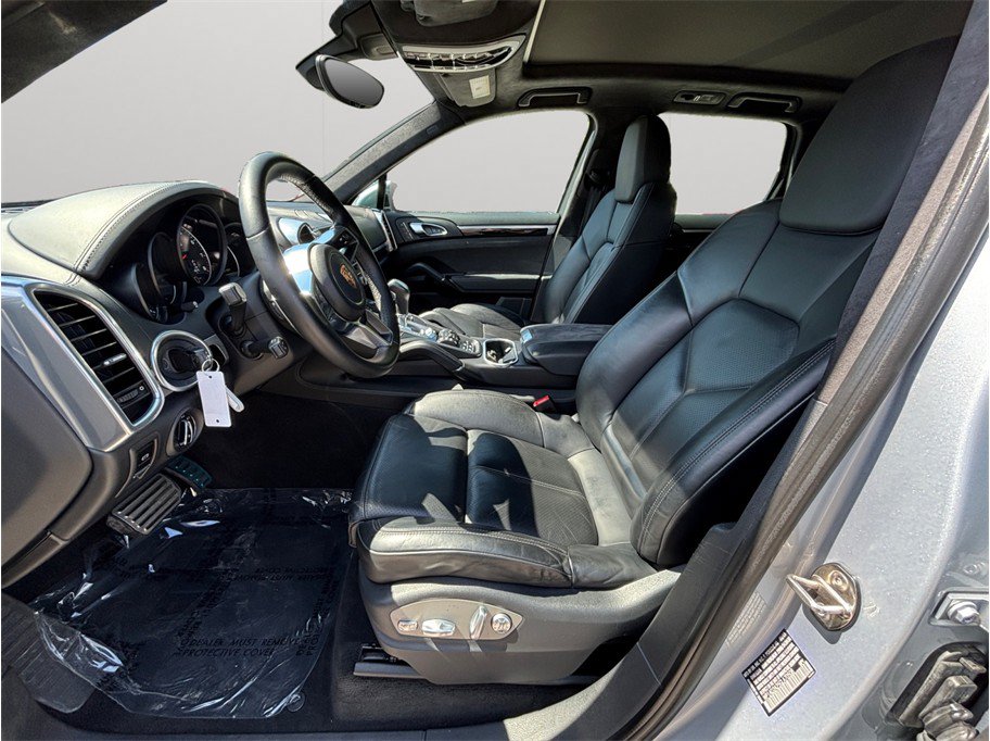 Used 2016 Porsche Cayenne GTS AWD/4WD image 2