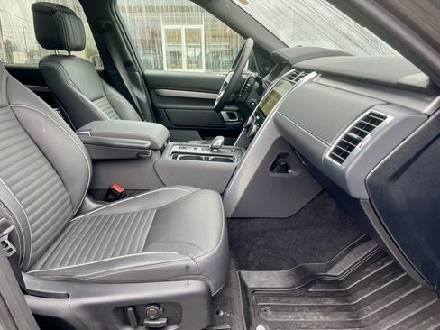 Certified 2024 Land Rover Discovery Dynamic SE image 15