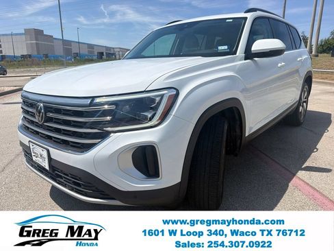 Used 2024 Volkswagen Atlas SE w/ Panoramic Sunroof Package FWD image 8