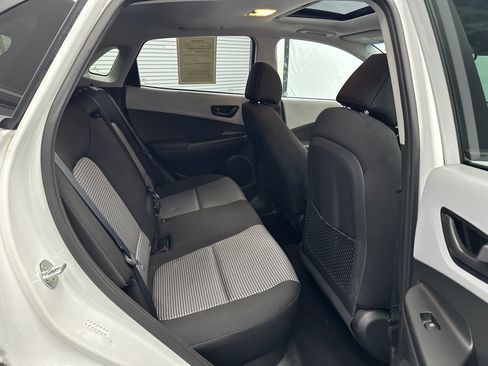 Used 2018 Hyundai Kona SEL w/ SEL Tech Package 02 FWD image 16