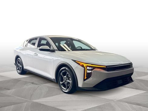 Used 2025 Kia K4 FWD image 2