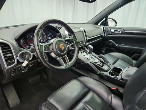 Used 2017 Porsche Cayenne AWD/4WD image 9