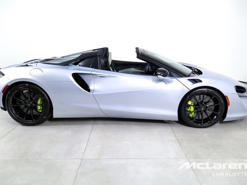 Used 2025 McLaren Artura Spider image 11