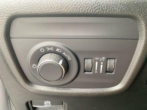 Used 2023 Jeep Grand Cherokee Altitude AWD/4WD image 23