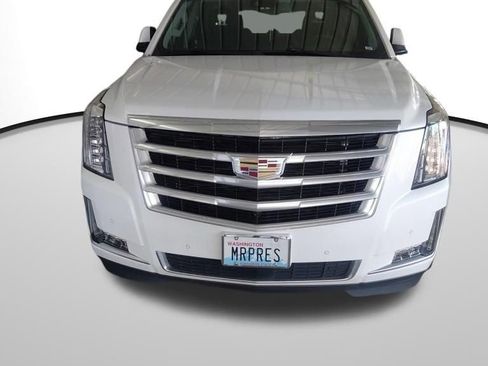 Used 2016 Cadillac Escalade ESV Premium image 2