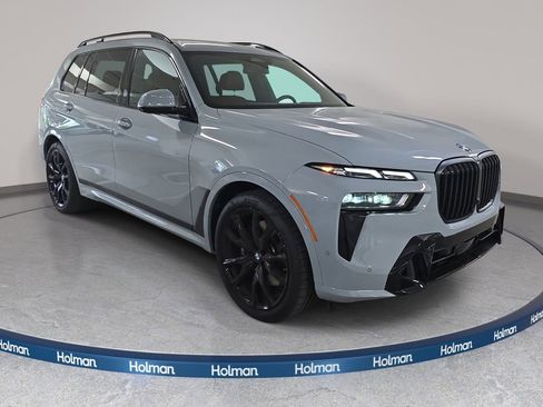 Used 2026 BMW X7 xDrive40i w/ Executive Package image 4