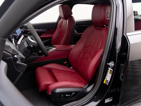 Certified 2025 BMW i5 xDrive40 w/ Premium Package image 17