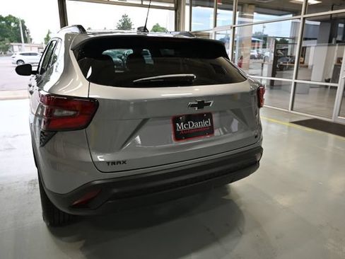 New 2026 Chevrolet Trax LT w/ Sunroof Package FWD image 6