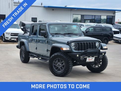 Used 2024 Jeep Gladiator Sport image 1