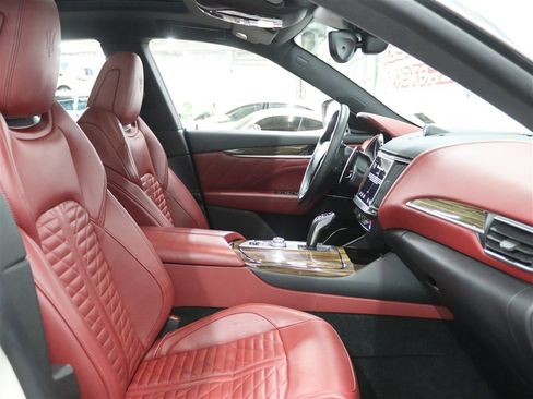 Used 2021 Maserati Levante GranSport image 18