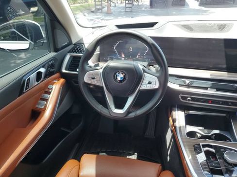 Used 2025 BMW X7 xDrive40i w/ Premium Package AWD/4WD image 12