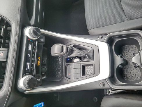 Used 2021 Toyota RAV4 LE image 15