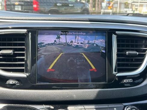 Used 2019 Chrysler Pacifica Touring-L Plus w/ S Appearance Package image 26