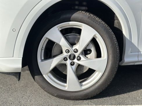 Used 2025 Audi Q5 Premium Plus w/ Premium Plus image 2