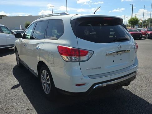 Used 2015 Nissan Pathfinder SL w/ SL Tech Package FWD image 3