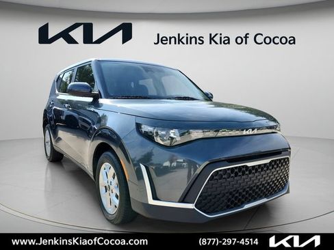 Used 2024 Kia Soul LX w/ Option Group 015 FWD image 2
