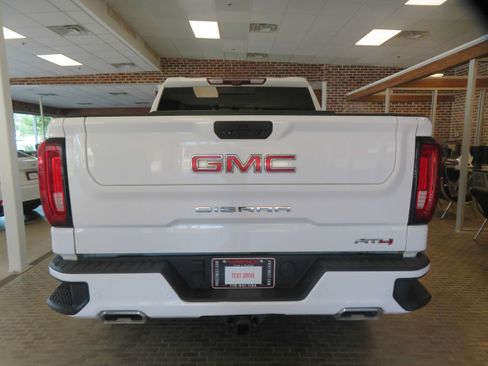 Used 2021 GMC Sierra 1500 AT4 w/ AT4 Value Package AWD/4WD image 5