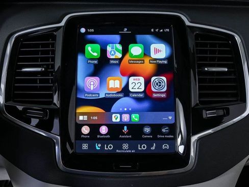 Certified 2025 Volvo XC90 T8 Ultra w/ Protection Package Premier AWD/4WD image 18