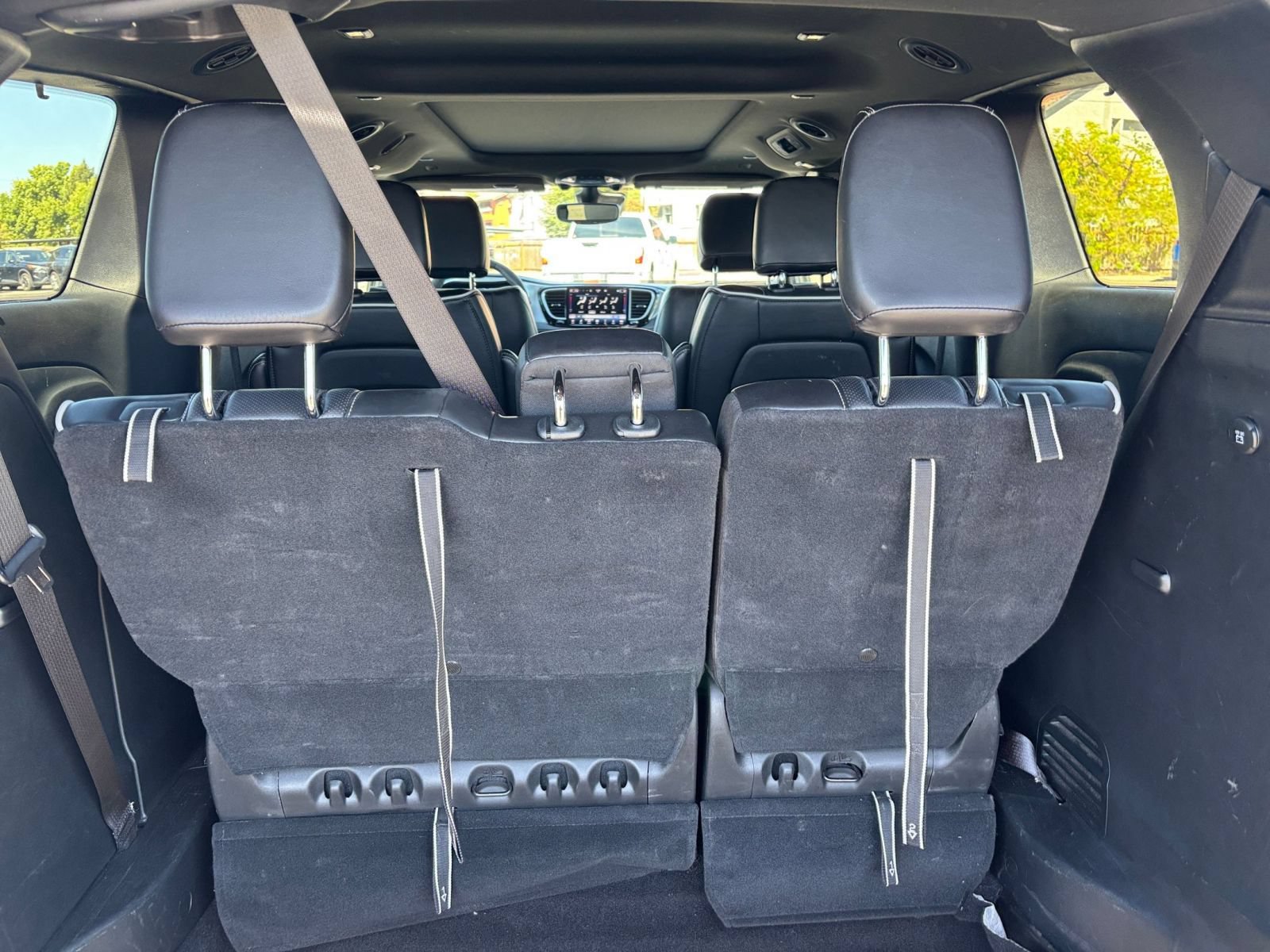 Used 2025 Chrysler Pacifica Limited FWD image 35