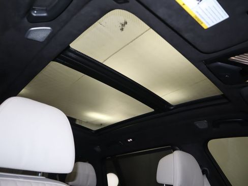 Used 2024 BMW X7 M60i w/ Executive Package image 19