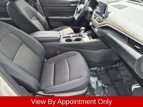 Used 2025 Nissan Altima 2.5 SV FWD image 30
